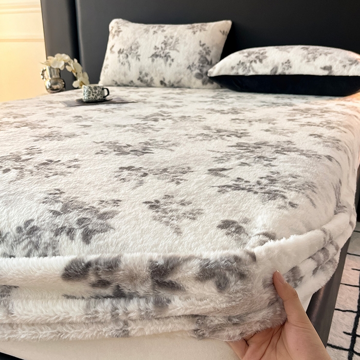 91家纺网 家纺一手货源 找家纺 莉莉安家纺 2025新款兔毛绒美拉德色系床笠床笠单件 美拉德-墨花