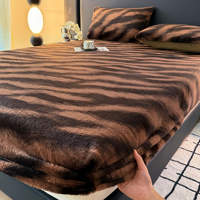 91家纺网 家纺一手货源 找家纺 莉莉安家纺 2025新款兔毛绒美拉德色系床笠床笠单件 美拉德-斑马纹
