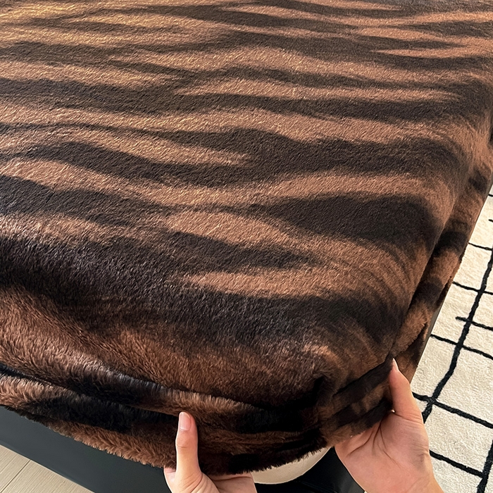 91家纺网 家纺一手货源 找家纺 莉莉安家纺 2025新款兔毛绒美拉德色系床笠床笠单件 美拉德-斑马纹