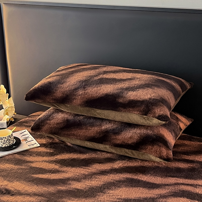 91家纺网 家纺一手货源 找家纺 莉莉安家纺 2025新款兔毛绒美拉德色系床笠床笠单件 美拉德-斑马纹