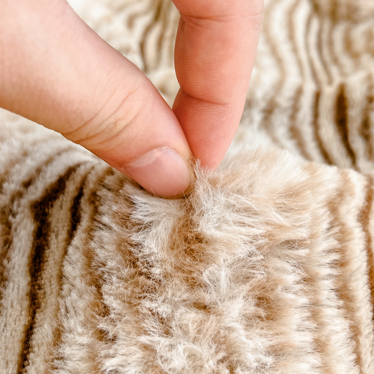 91家纺网 家纺一手货源 找家纺 （总）欧邦 2025新款轻奢波纹皮草兔毛绒床笠单床笠床笠单件