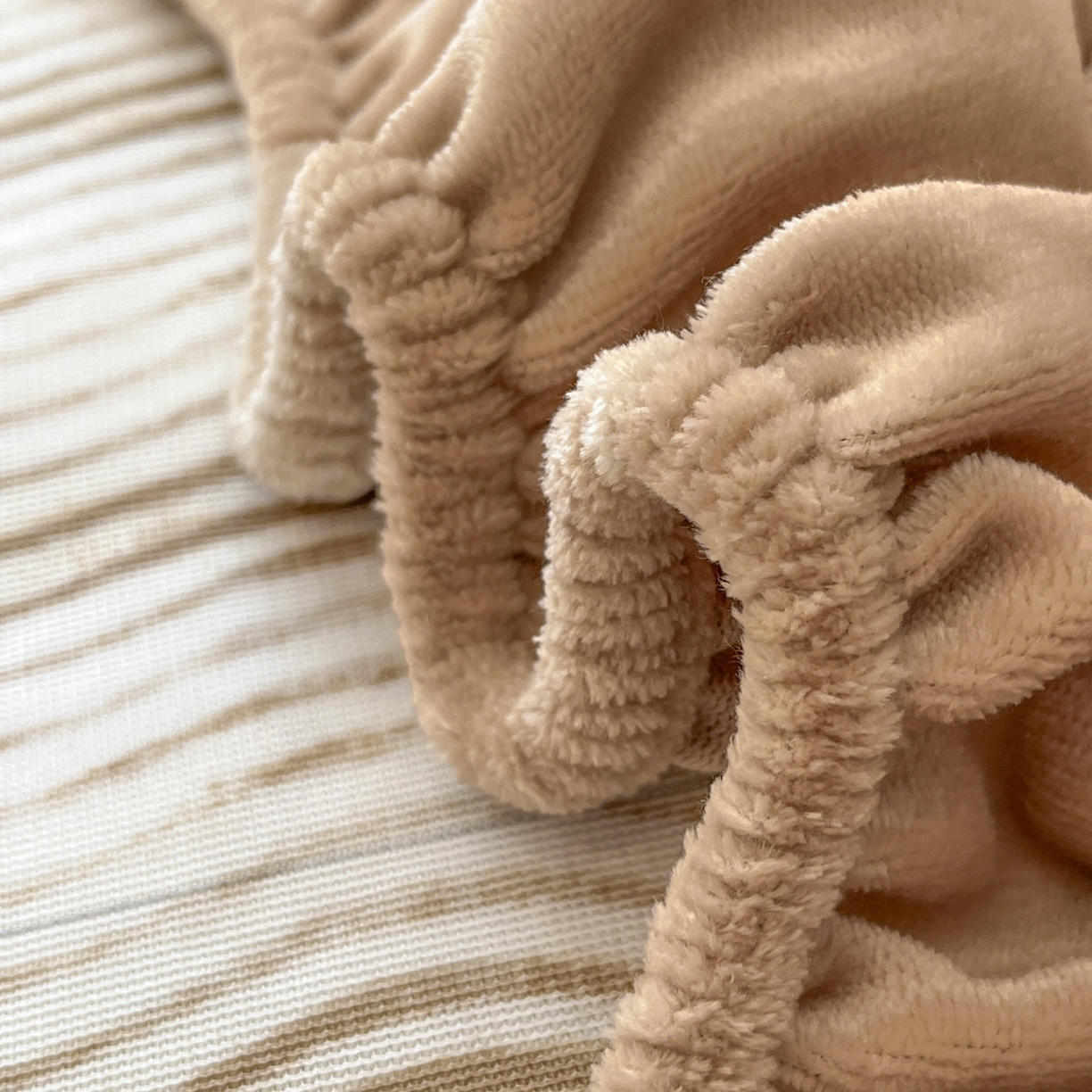 91家纺网 家纺一手货源 找家纺 （总）欧邦 2025新款轻奢波纹皮草兔毛绒床笠单床笠床笠单件