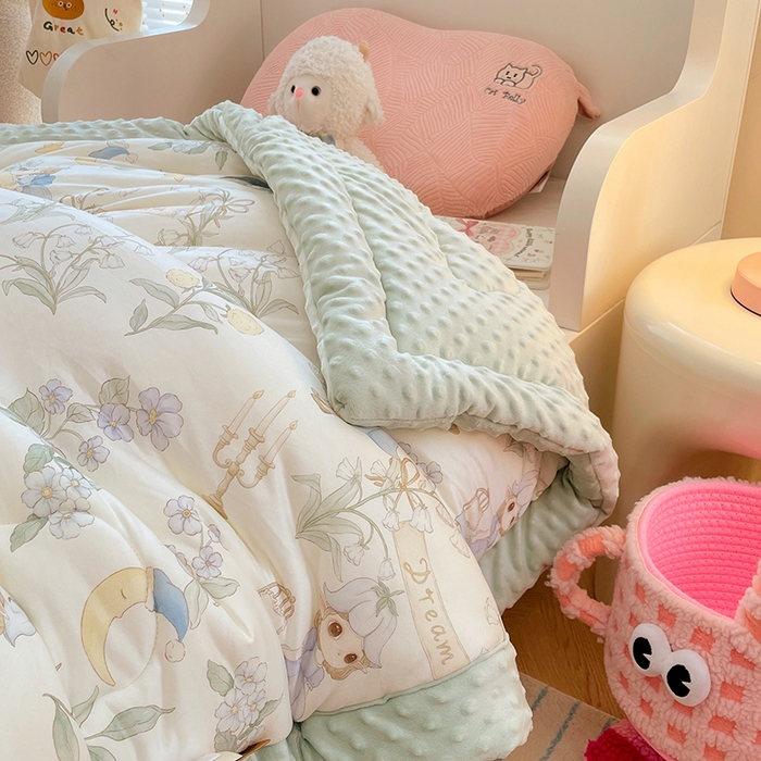 91家纺网 家纺一手货源 找家纺 丝涟家居 2025新款澳阳绒豆豆被系列 睡梦花园