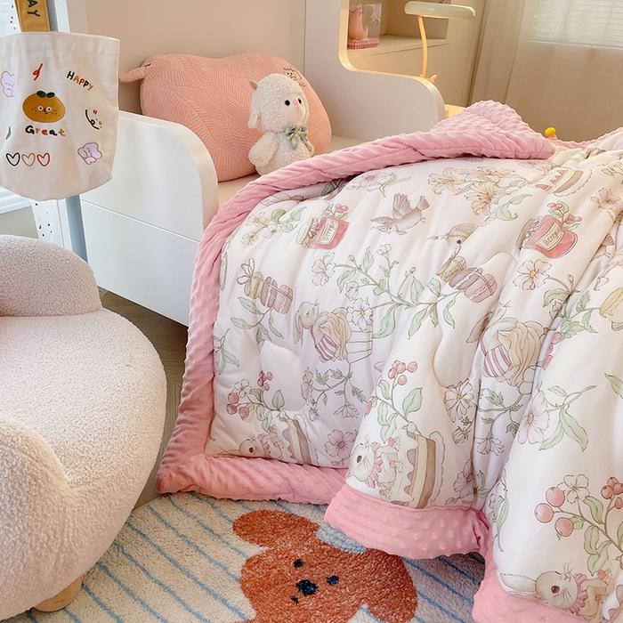 91家纺网 家纺一手货源 找家纺 丝涟家居 2025新款澳阳绒豆豆被系列 甜蜜森林