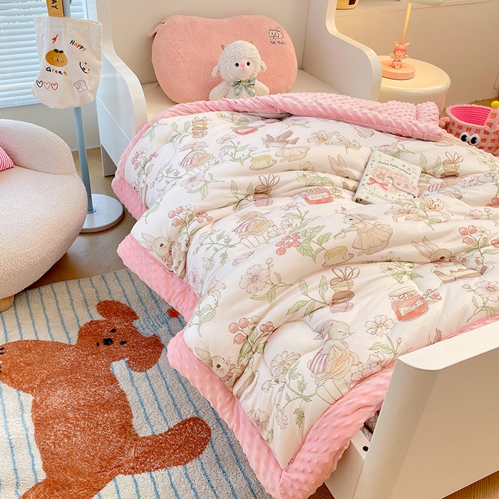 91家纺网 家纺一手货源 找家纺 丝涟家居 2025新款澳阳绒豆豆被系列 甜蜜森林