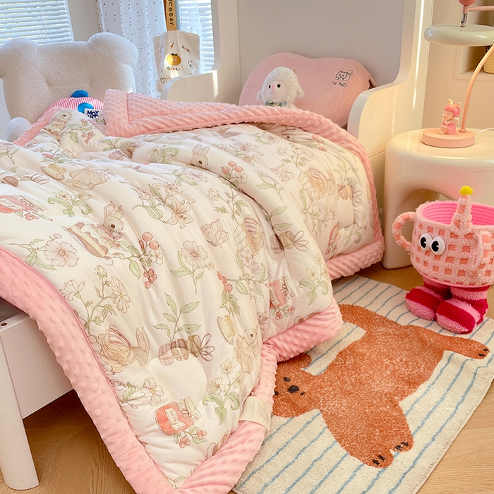 91家纺网 家纺一手货源 找家纺 丝涟家居 2025新款澳阳绒豆豆被系列 甜蜜森林