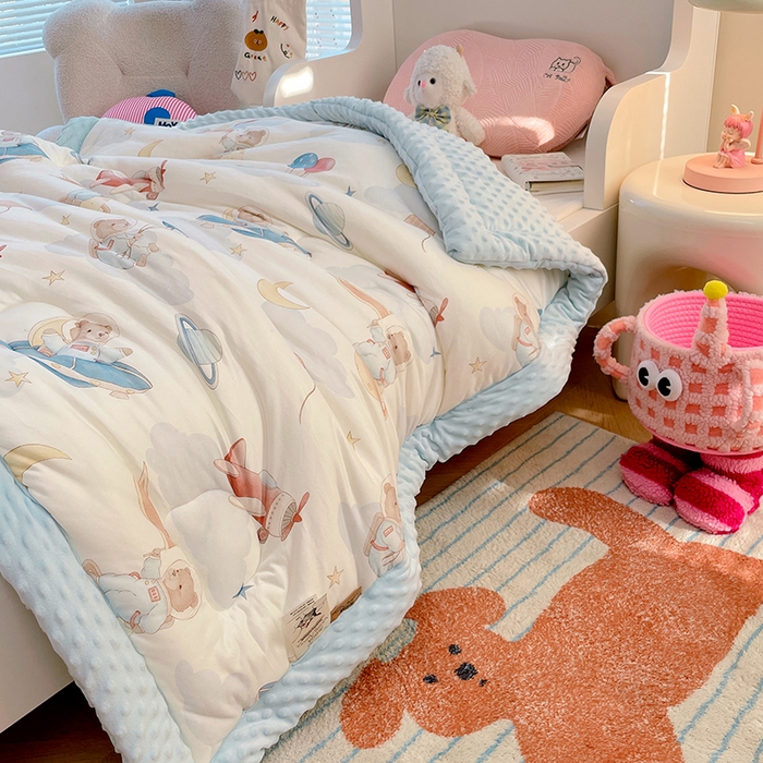 91家纺网 家纺一手货源 找家纺 丝涟家居 2025新款澳阳绒豆豆被系列 星际小熊