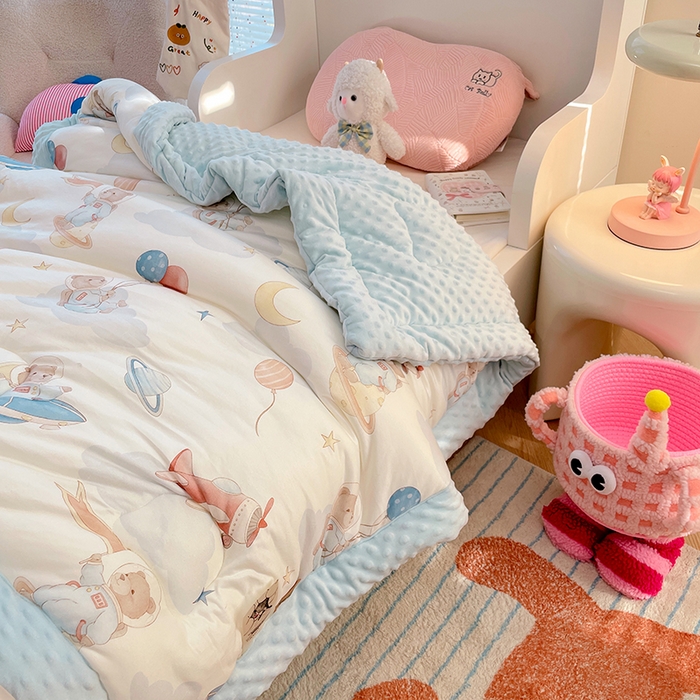 91家纺网 家纺一手货源 找家纺 丝涟家居 2025新款澳阳绒豆豆被系列 星际小熊