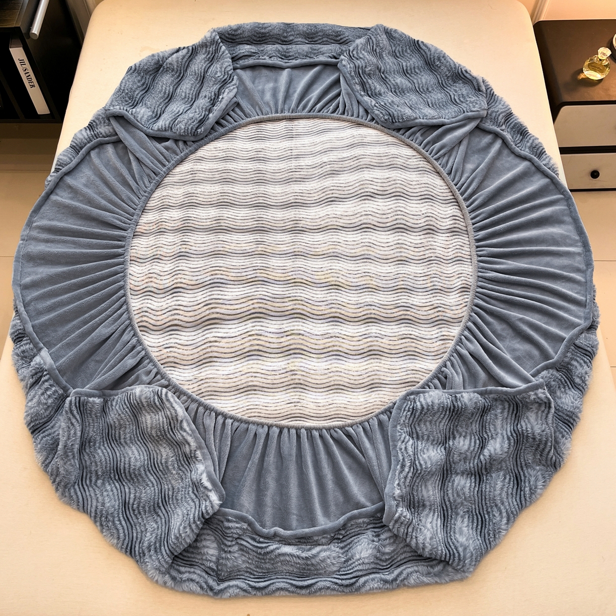 91家纺网 家纺一手货源 找家纺 欧邦 2025新款轻奢波纹皮草兔毛绒床笠单床笠床笠单件 波纹-蓝灰