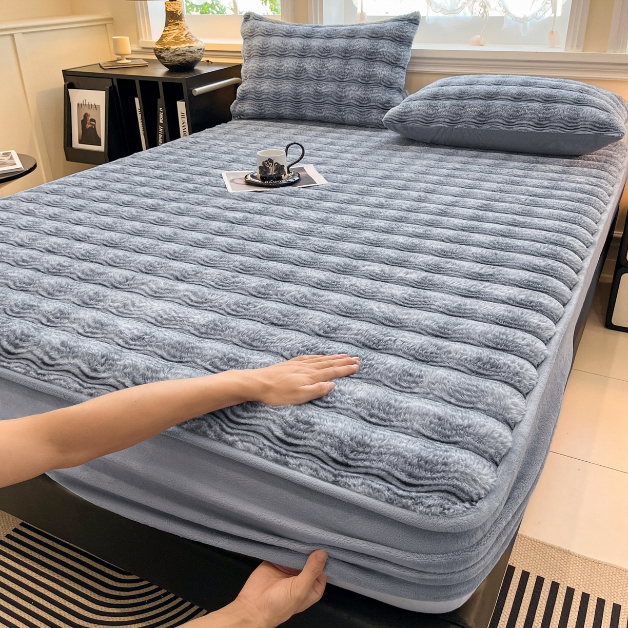 91家纺网 家纺一手货源 找家纺 欧邦 2025新款轻奢波纹皮草兔毛绒床笠单床笠床笠单件 波纹-蓝灰