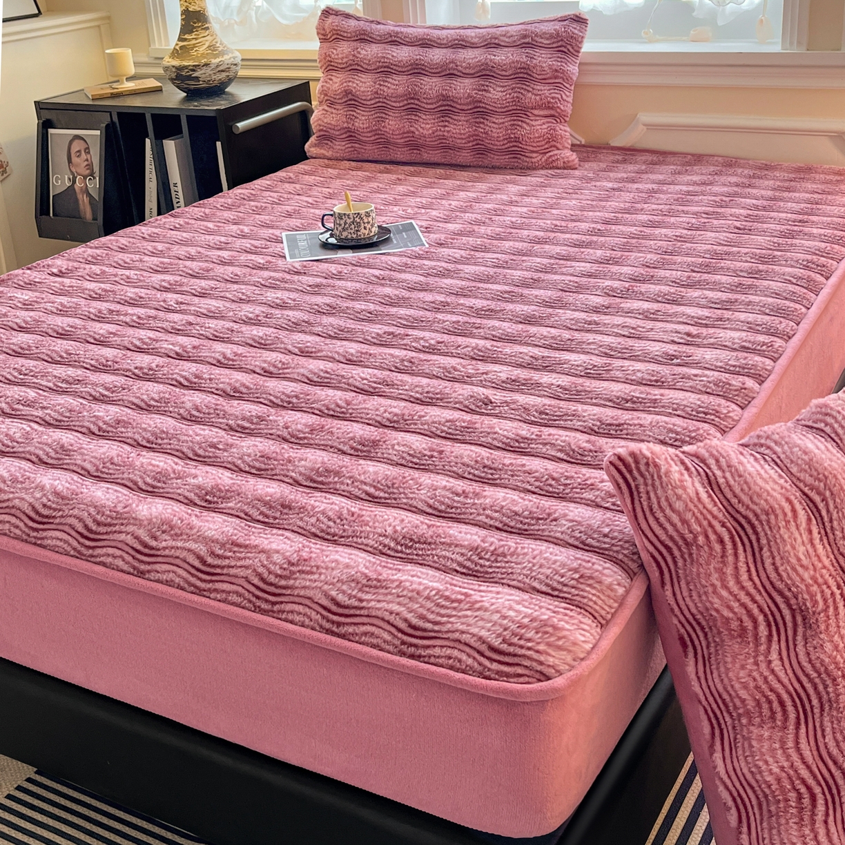 91家纺网 家纺一手货源 找家纺 欧邦 2025新款轻奢波纹皮草兔毛绒床笠单床笠床笠单件 波纹-玫红