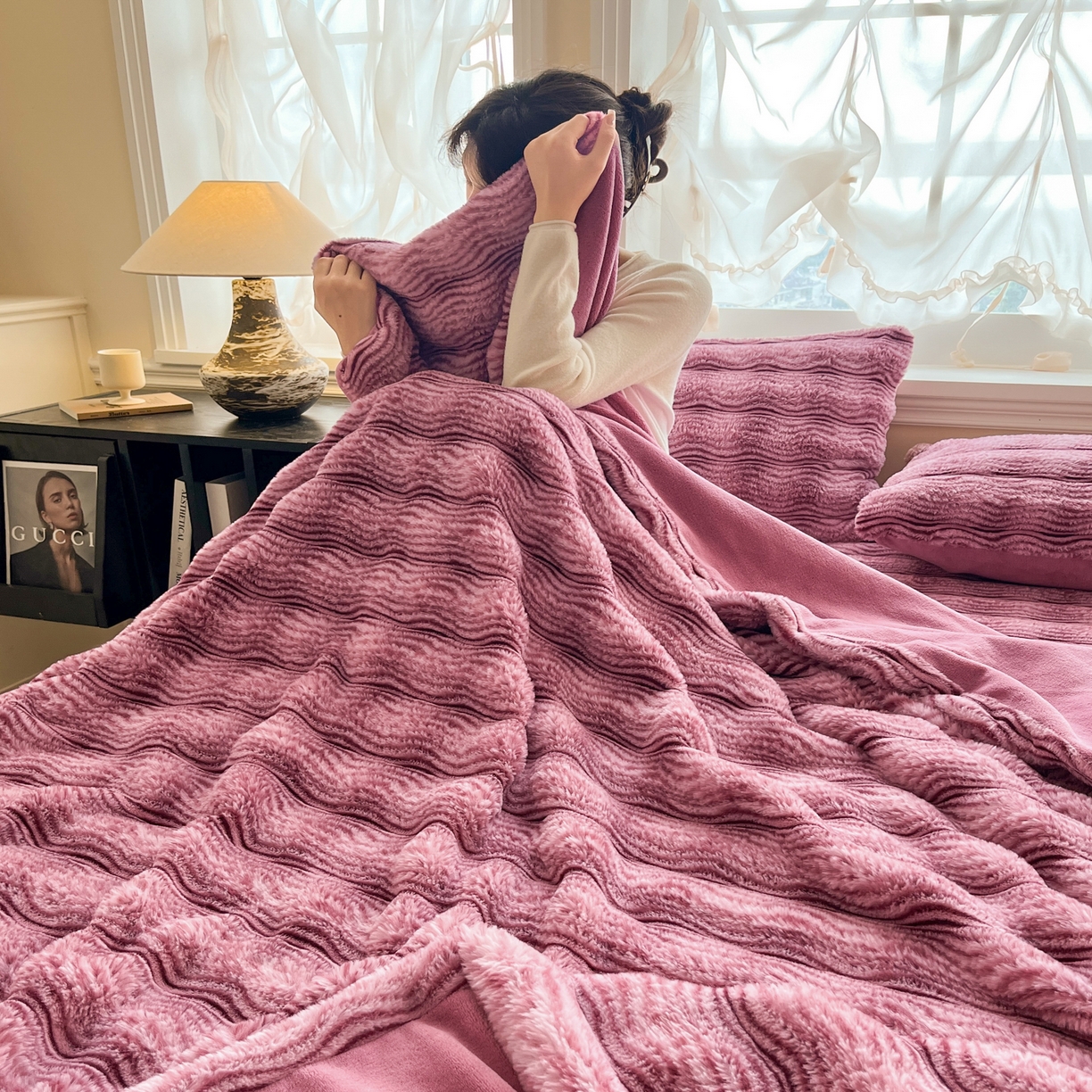 91家纺网 家纺一手货源 找家纺 欧邦 2025新款轻奢波纹皮草兔毛绒床笠单床笠床笠单件 波纹-玫红