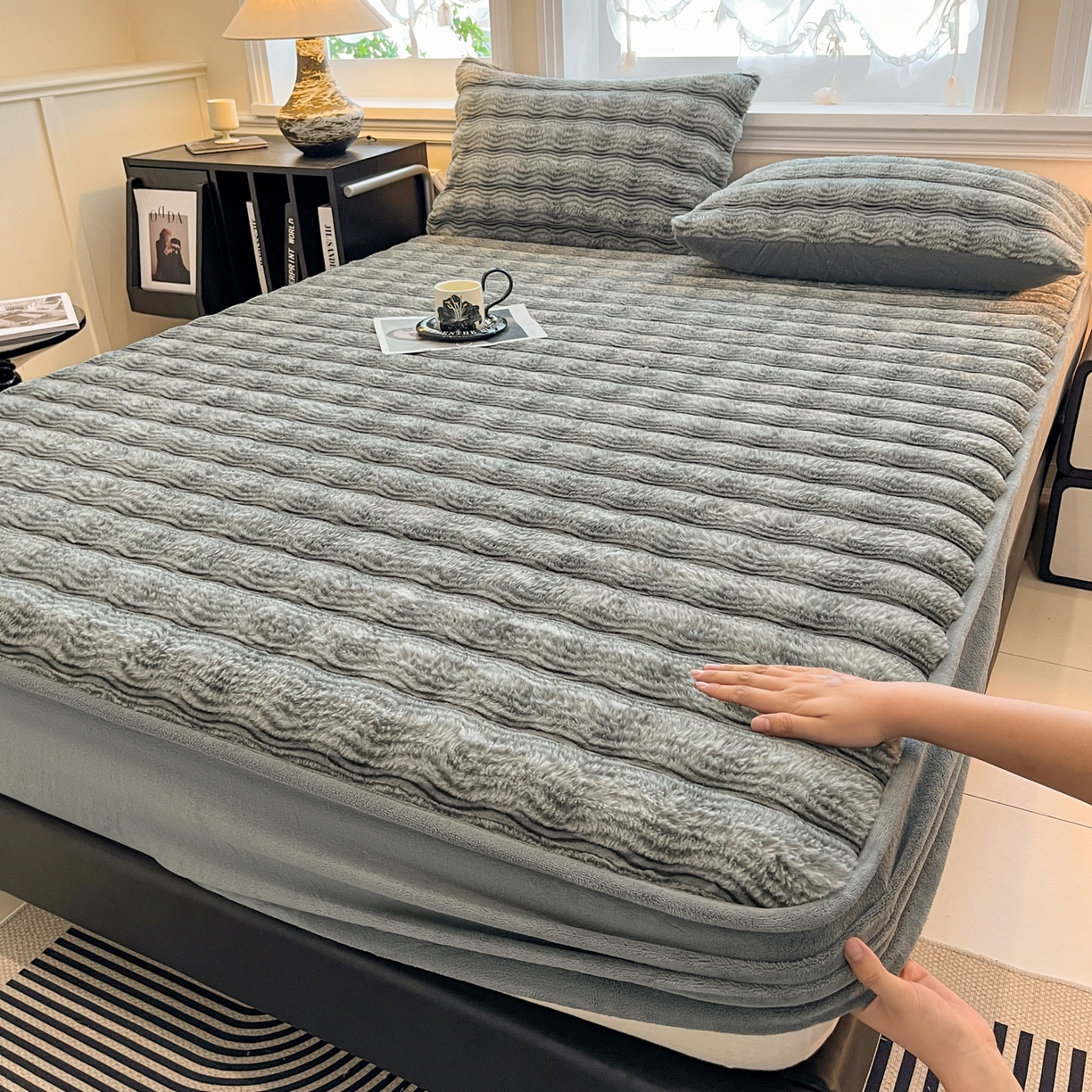 91家纺网 家纺一手货源 找家纺 欧邦 2025新款轻奢波纹皮草兔毛绒床笠单床笠床笠单件 波纹-浅灰