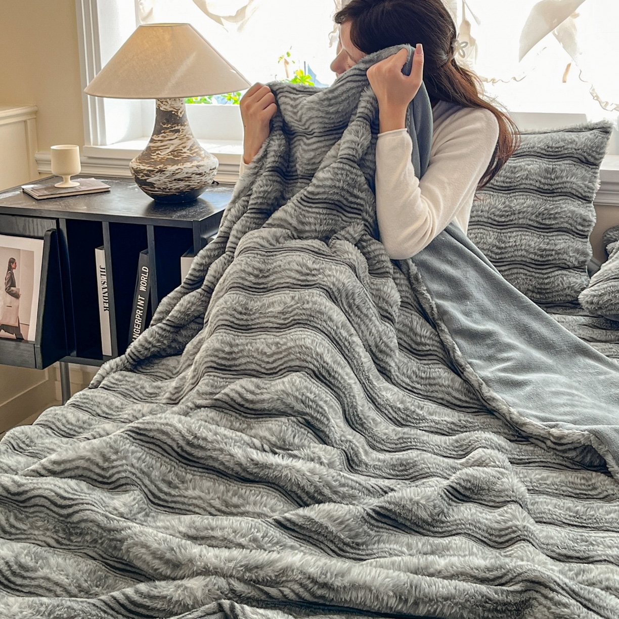 91家纺网 家纺一手货源 找家纺 欧邦 2025新款轻奢波纹皮草兔毛绒床笠单床笠床笠单件 波纹-浅灰