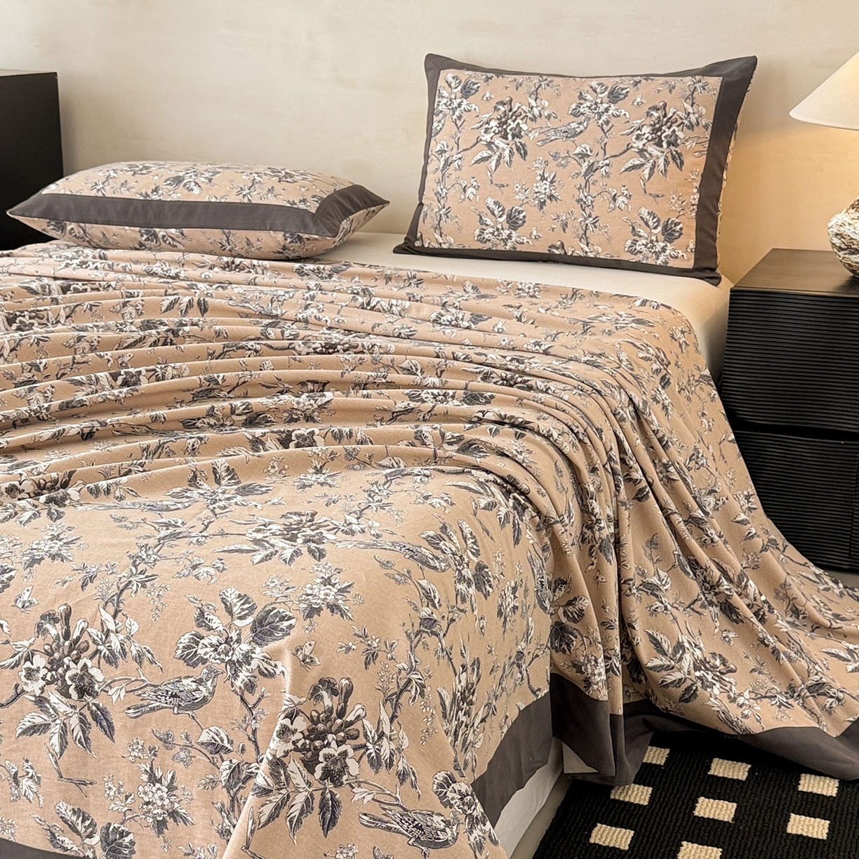 91家纺网 家纺一手货源 找家纺 （总）蓝邻家纺 2025新款全棉复古风磨毛拼角单床单系列