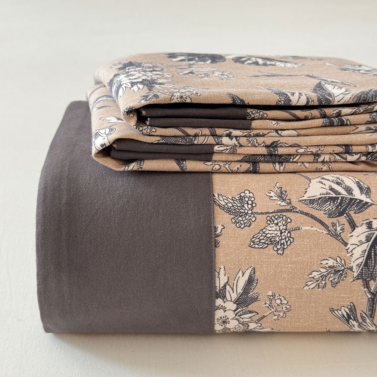 91家纺网 家纺一手货源 找家纺 （总）蓝邻家纺 2025新款全棉复古风磨毛拼角单床单系列