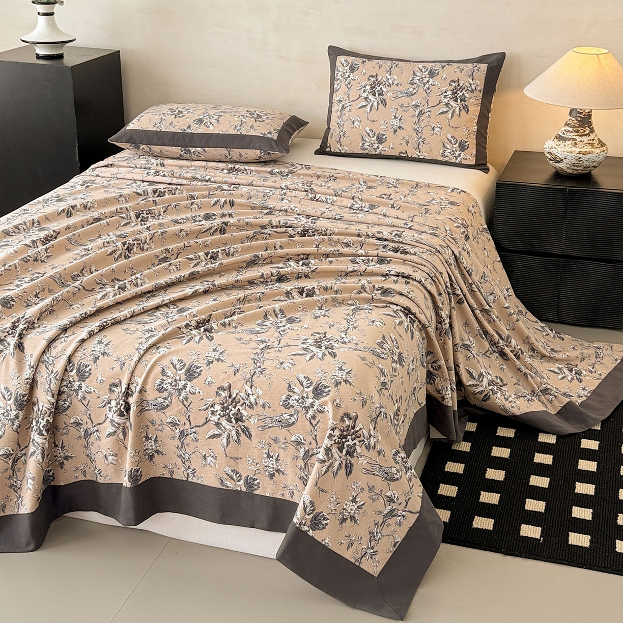 91家纺网 家纺一手货源 找家纺 （总）蓝邻家纺 2025新款全棉复古风磨毛拼角单床单系列