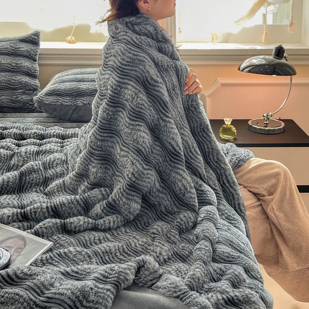 91家纺网 家纺一手货源 找家纺 欧邦 2025新款轻奢波纹皮草兔毛绒床笠单床笠床笠单件 波纹-深灰