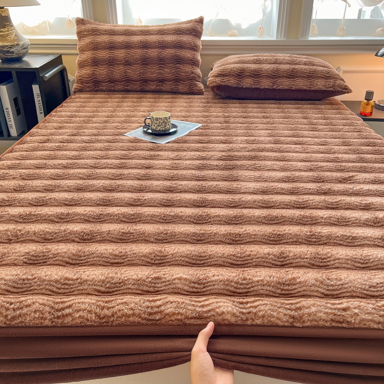 91家纺网 家纺一手货源 找家纺 欧邦 2025新款轻奢波纹皮草兔毛绒床笠单床笠床笠单件 波纹-深咖