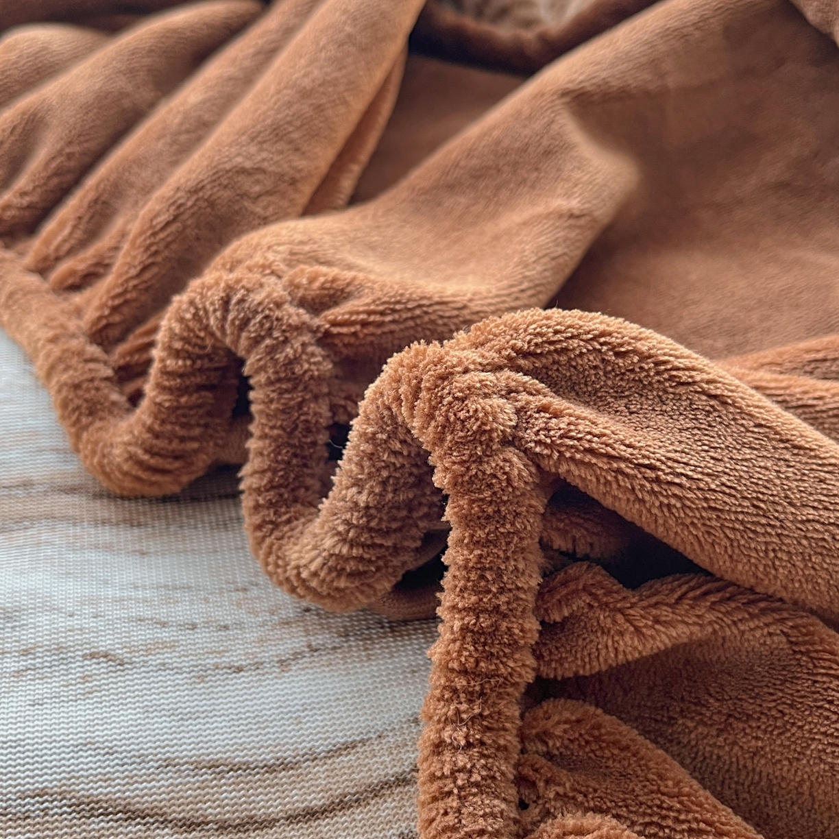 91家纺网 家纺一手货源 找家纺 欧邦 2025新款轻奢波纹皮草兔毛绒床笠单床笠床笠单件 波纹-深咖