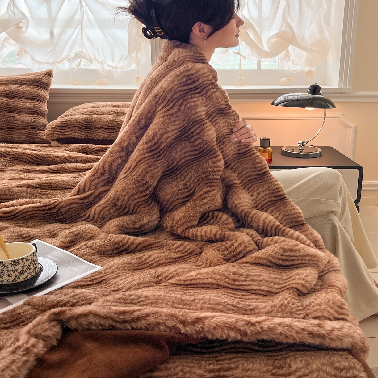 91家纺网 家纺一手货源 找家纺 欧邦 2025新款轻奢波纹皮草兔毛绒床笠单床笠床笠单件 波纹-深咖