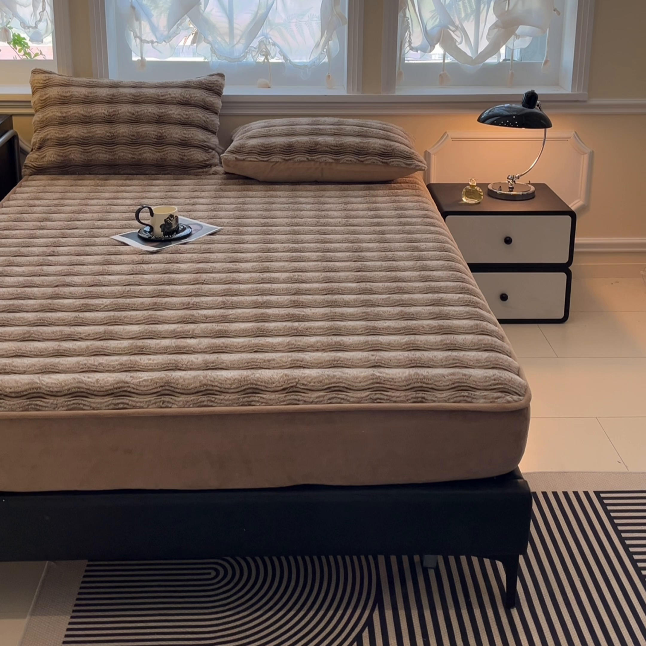 91家纺网 家纺一手货源 找家纺 欧邦 2025新款轻奢波纹皮草兔毛绒床笠单床笠床笠单件 波纹-深咖