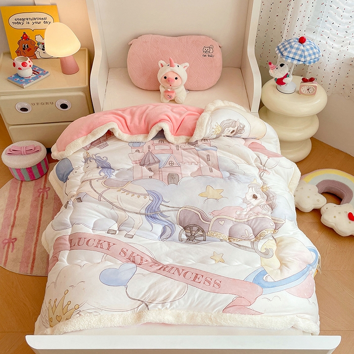 91家纺网 家纺一手货源 找家纺 丝涟家居 2025新款A类恒温棉云朵被大版   云上城堡