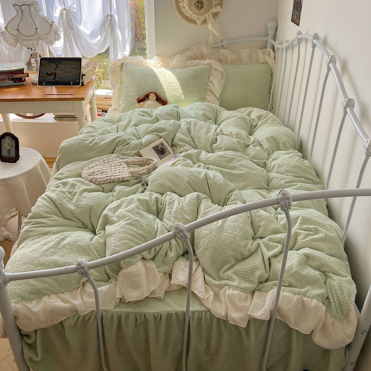 91家纺网 家纺一手货源 找家纺 轻奢坊 2025牛奶绒全消光烂花双层雪纺纱花边四件套-甜糖 甜糖绿