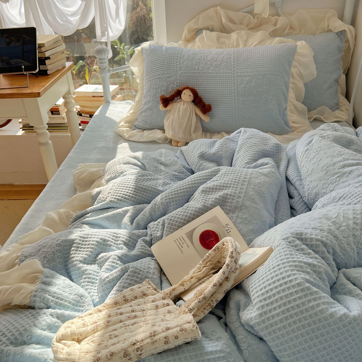 91家纺网 家纺一手货源 找家纺 轻奢坊 2025牛奶绒全消光烂花双层雪纺纱花边四件套-甜糖 甜糖蓝