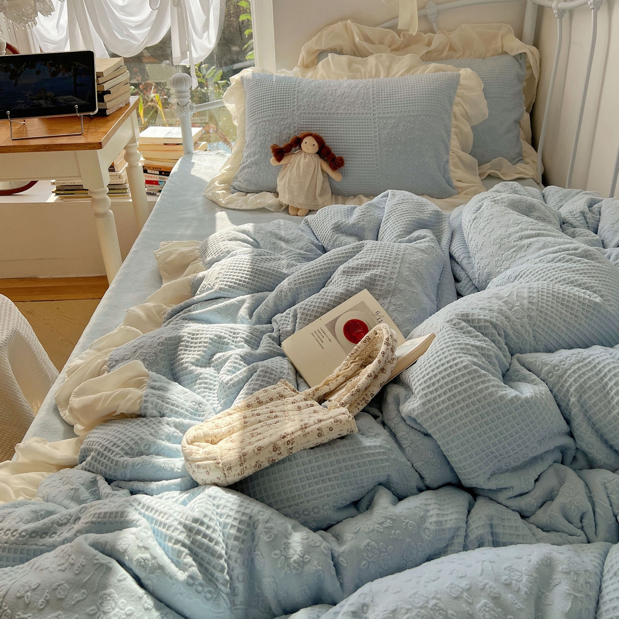 91家纺网 家纺一手货源 找家纺 轻奢坊 2025牛奶绒全消光烂花双层雪纺纱花边四件套-甜糖 甜糖蓝