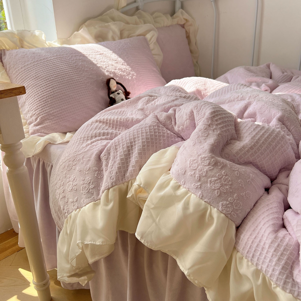 91家纺网 家纺一手货源 找家纺 轻奢坊 2025牛奶绒全消光烂花双层雪纺纱花边四件套-甜糖 甜糖紫