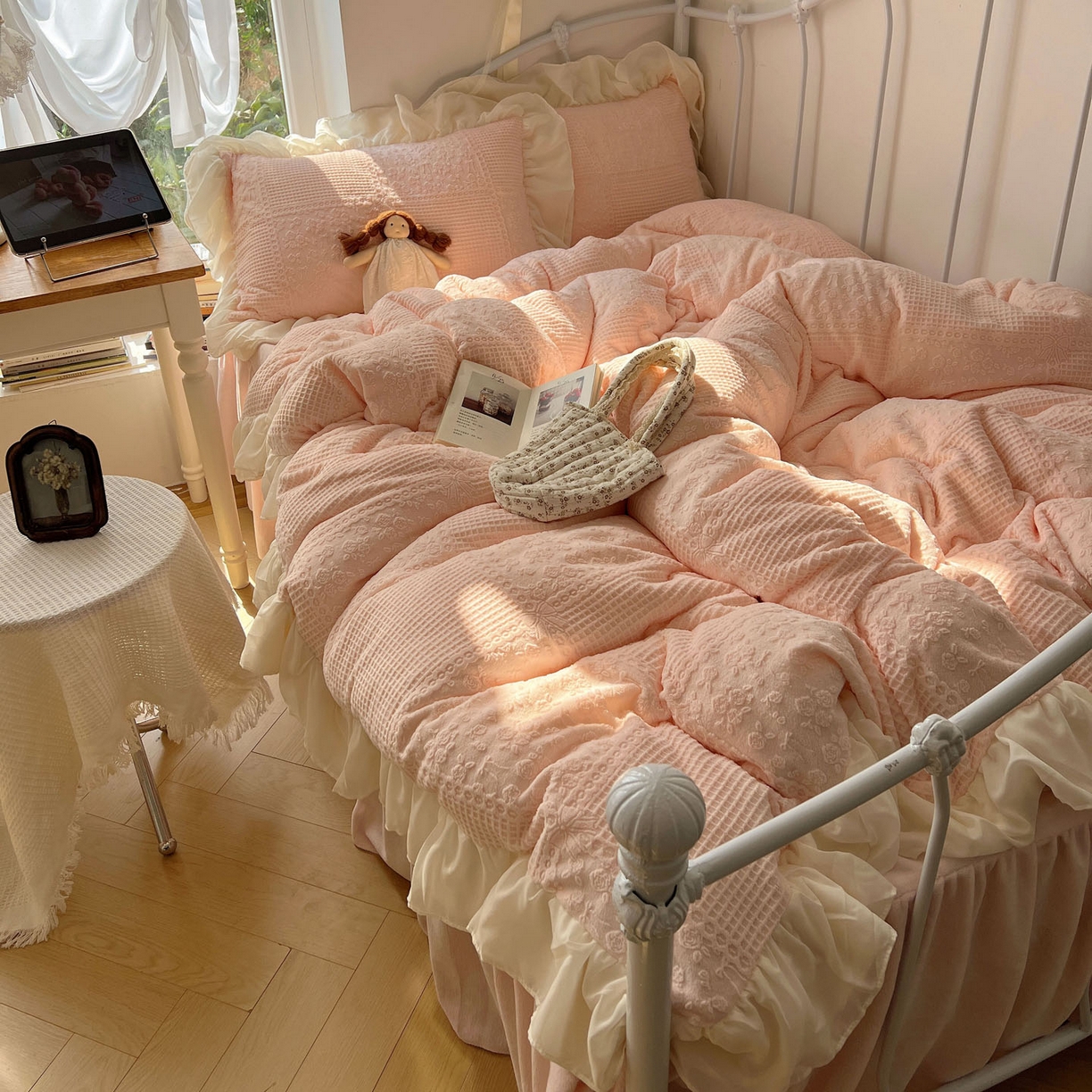 91家纺网 家纺一手货源 找家纺 （总）轻奢坊 2025牛奶绒全消光烂花双层雪纺纱花边四件套-甜糖