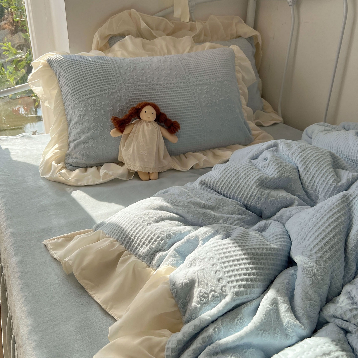 91家纺网 家纺一手货源 找家纺 轻奢坊 2025牛奶绒全消光烂花双层雪纺纱花边四件套-甜糖 甜糖蓝