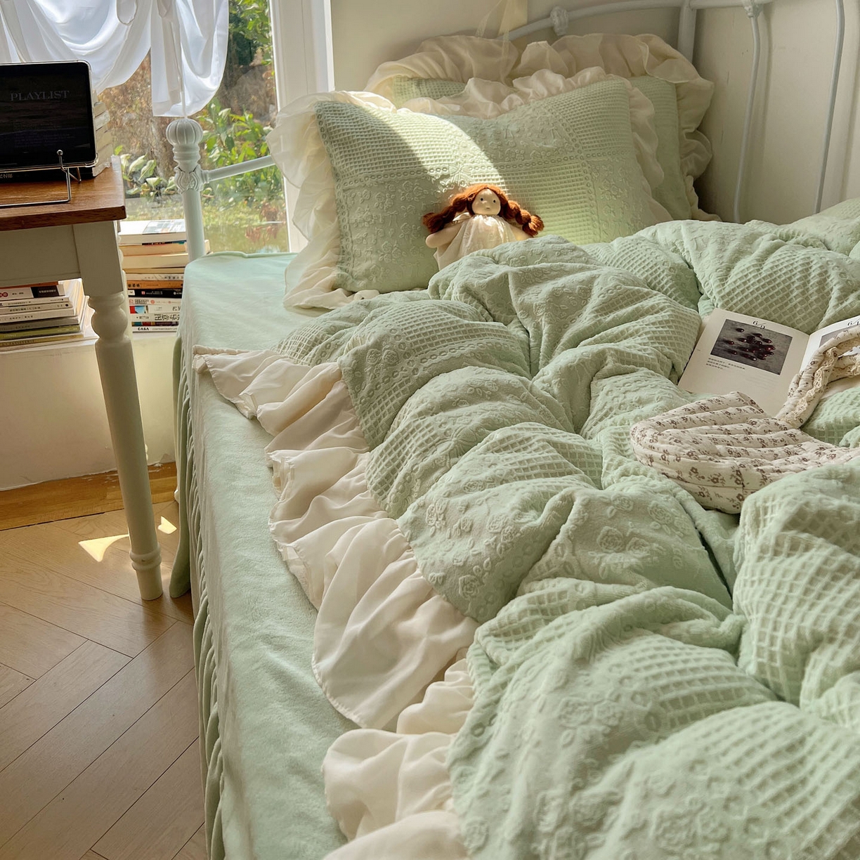 91家纺网 家纺一手货源 找家纺 轻奢坊 2025牛奶绒全消光烂花双层雪纺纱花边四件套-甜糖 甜糖绿