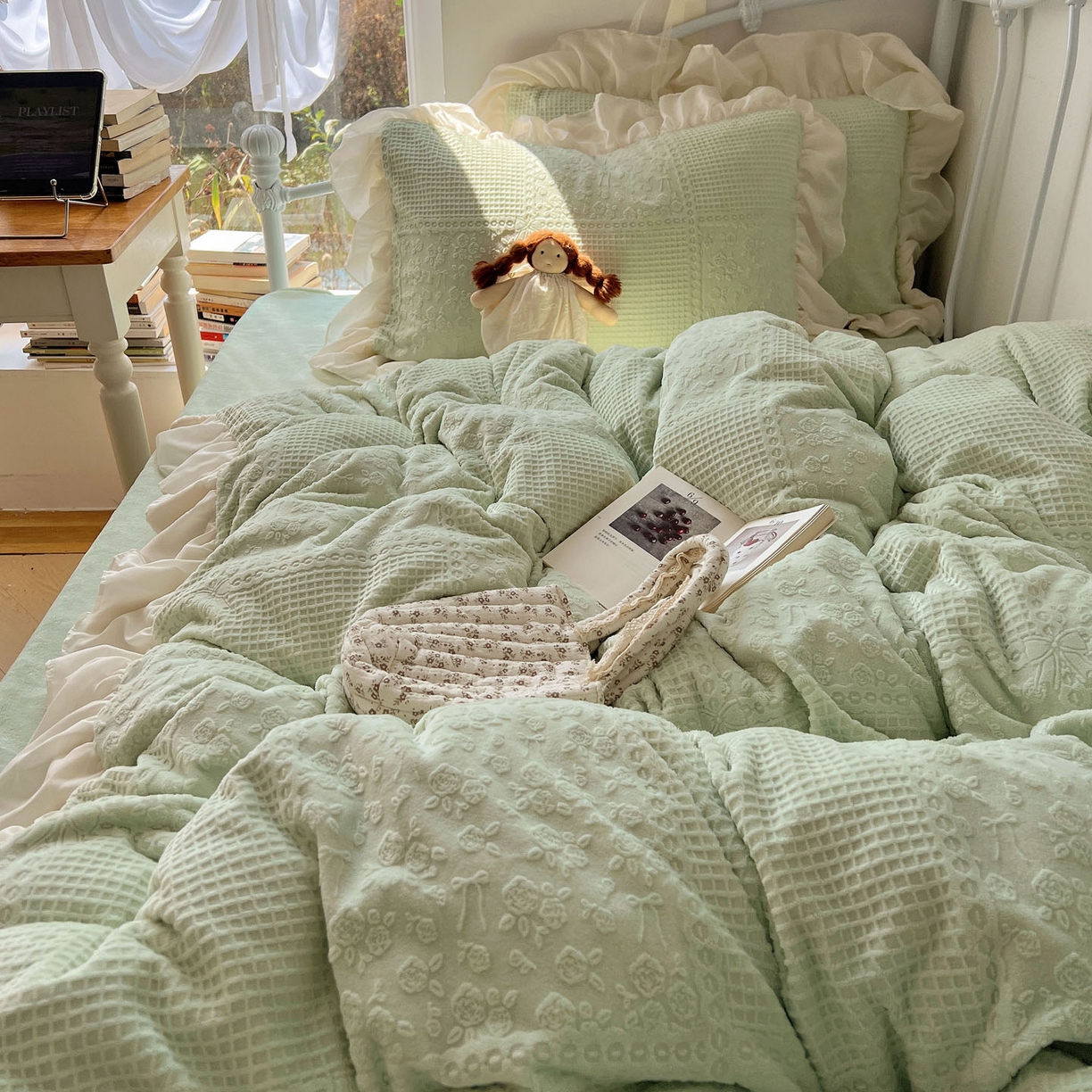 91家纺网 家纺一手货源 找家纺 轻奢坊 2025牛奶绒全消光烂花双层雪纺纱花边四件套-甜糖 甜糖绿