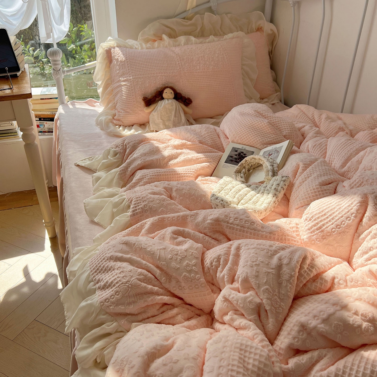 91家纺网 家纺一手货源 找家纺 （总）轻奢坊 2025牛奶绒全消光烂花双层雪纺纱花边四件套-甜糖