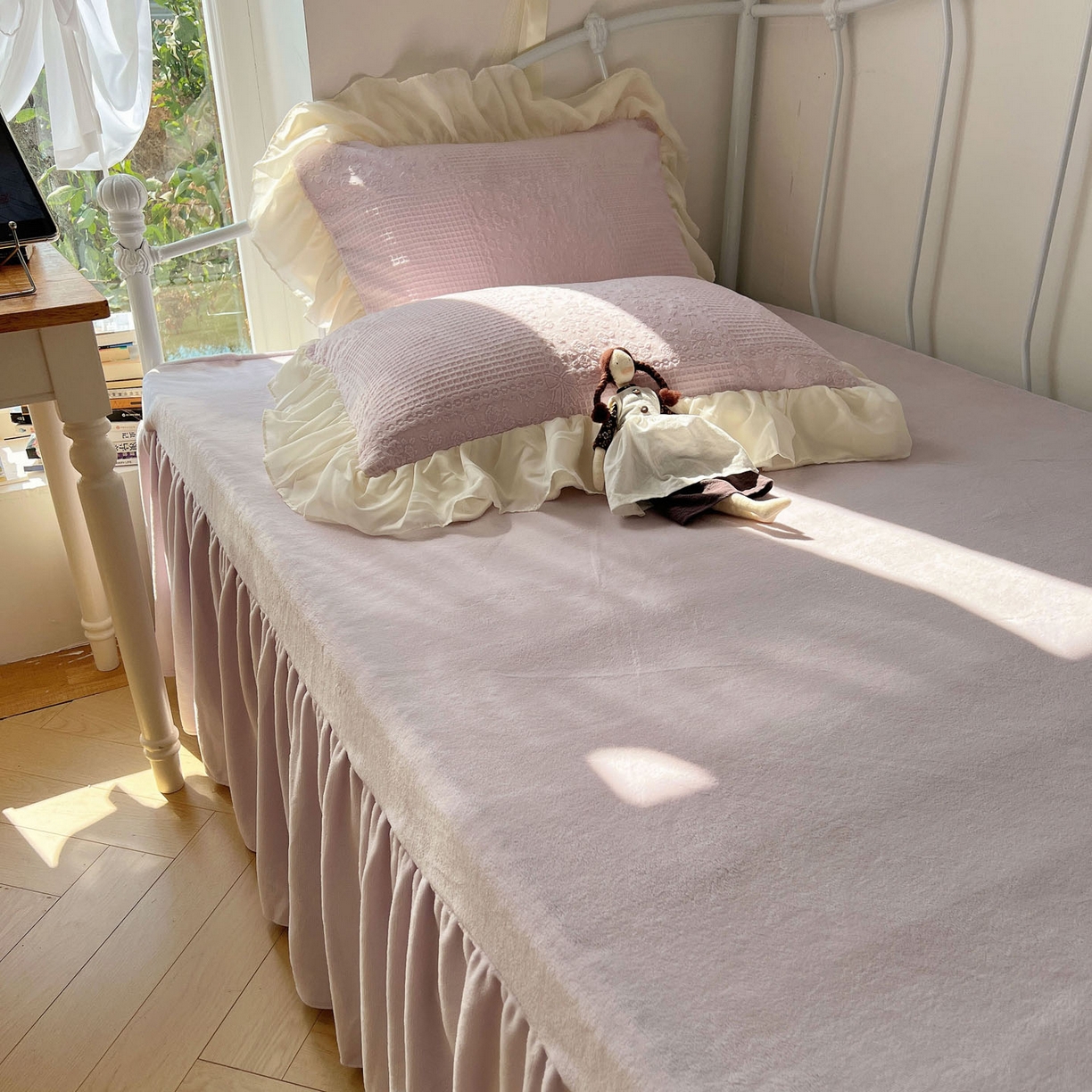 91家纺网 家纺一手货源 找家纺 轻奢坊 2025牛奶绒全消光烂花双层雪纺纱花边四件套-甜糖 甜糖紫