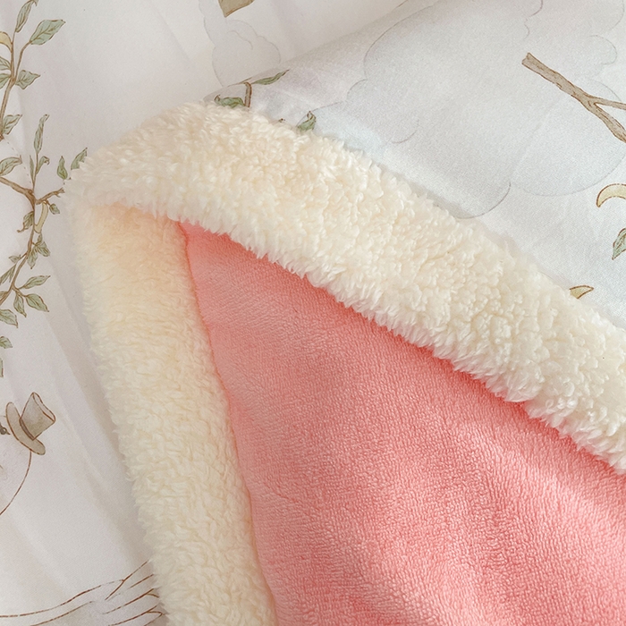 91家纺网 家纺一手货源 找家纺 丝涟家居 2025新款A类恒温棉云朵被小版 捕梦天鹅白