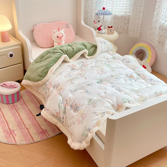 91家纺网 家纺一手货源 找家纺 丝涟家居 2025新款A类恒温棉云朵被小版 魔法森林