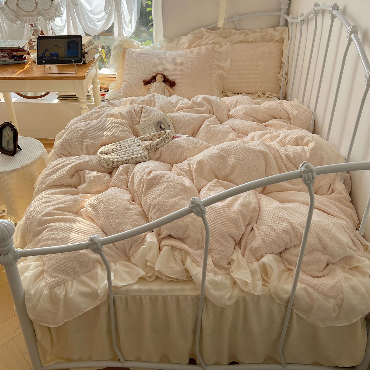 91家纺网 家纺一手货源 找家纺 轻奢坊 2025牛奶绒全消光烂花双层雪纺纱花边四件套-甜糖 甜糖米