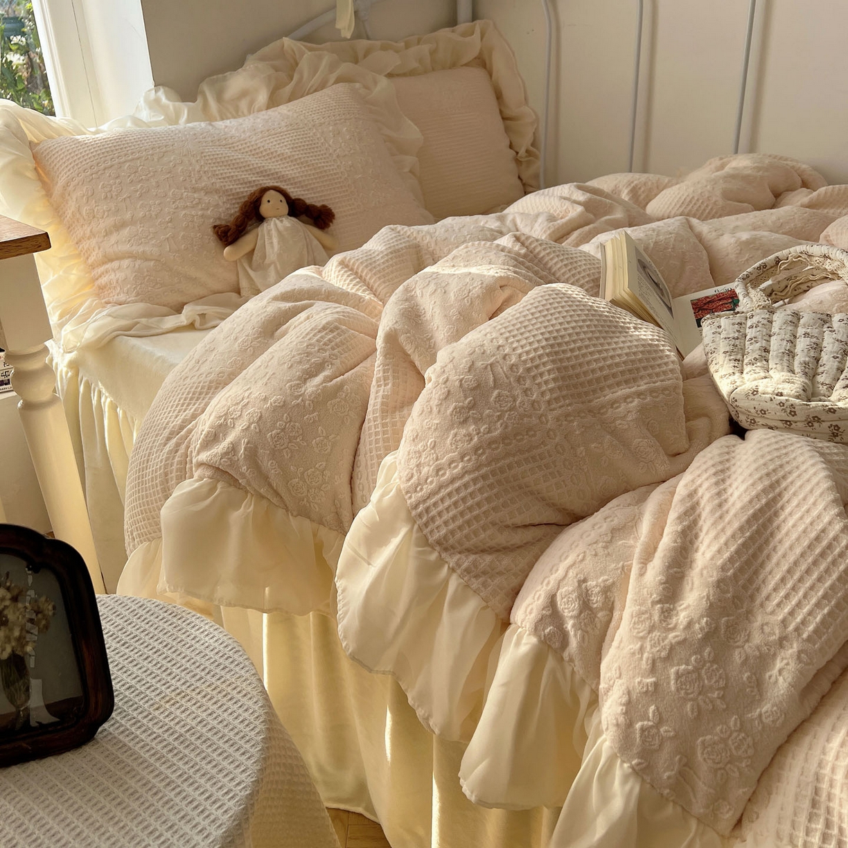 91家纺网 家纺一手货源 找家纺 轻奢坊 2025牛奶绒全消光烂花双层雪纺纱花边四件套-甜糖 甜糖米