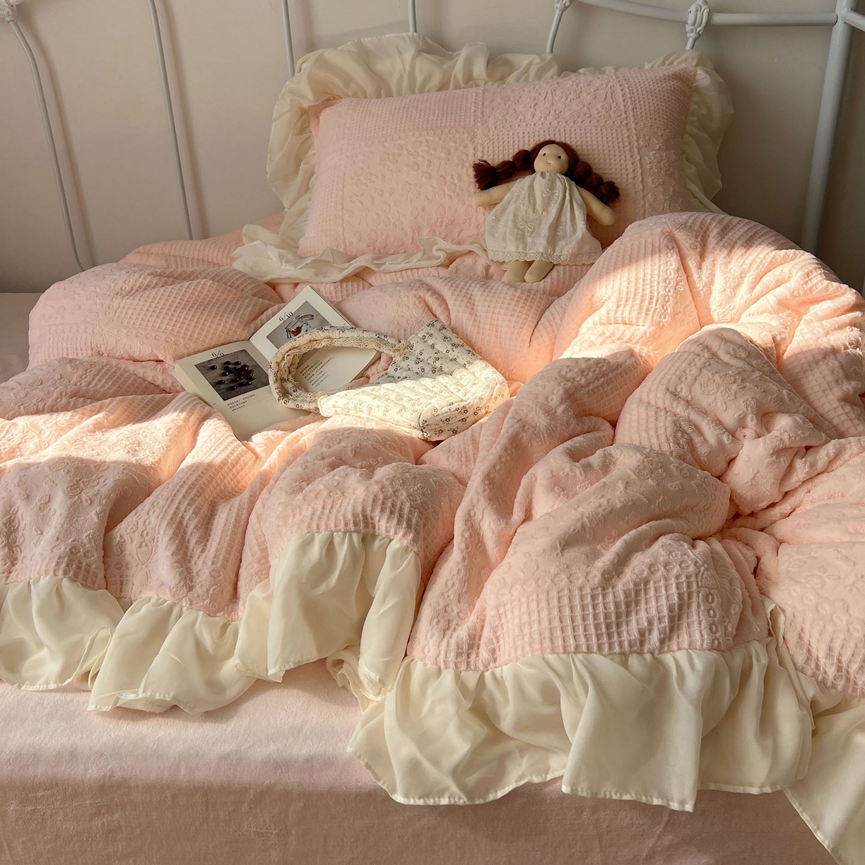 91家纺网 家纺一手货源 找家纺 （总）轻奢坊 2025牛奶绒全消光烂花双层雪纺纱花边四件套-甜糖