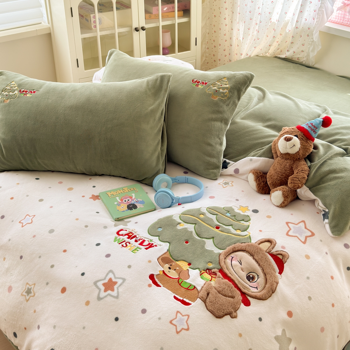 91家纺网 家纺一手货源 找家纺 优彩 2025新款牛奶绒绣花四件套毛巾绣贴布绣牛奶绒四件套 星愿