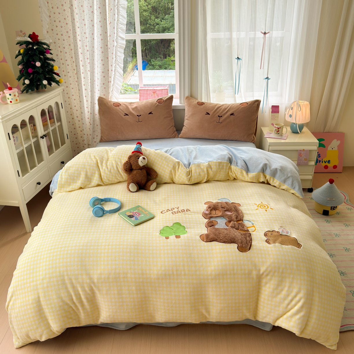 91家纺网 家纺一手货源 找家纺 优彩 2025新款牛奶绒绣花四件套毛巾绣贴布绣牛奶绒四件套 水豚崽崽