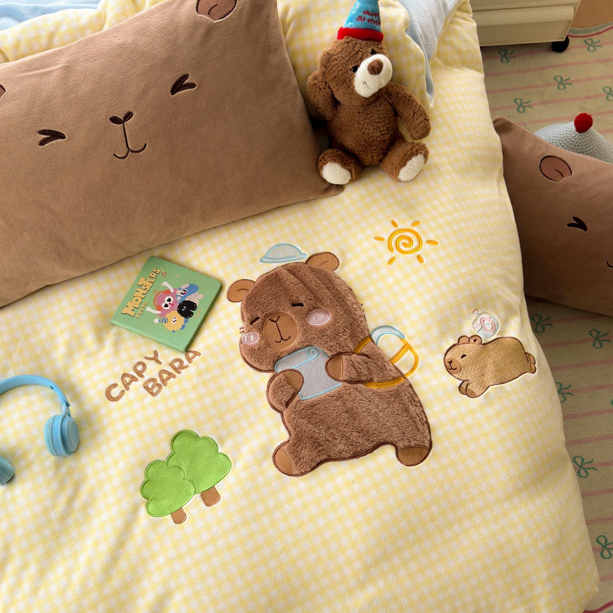 91家纺网 家纺一手货源 找家纺 优彩 2025新款牛奶绒绣花四件套毛巾绣贴布绣牛奶绒四件套 水豚崽崽