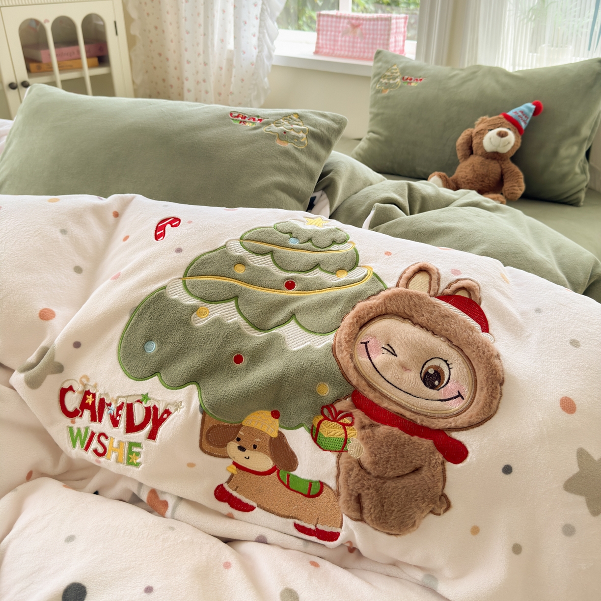 91家纺网 家纺一手货源 找家纺 优彩 2025新款牛奶绒绣花四件套毛巾绣贴布绣牛奶绒四件套 星愿