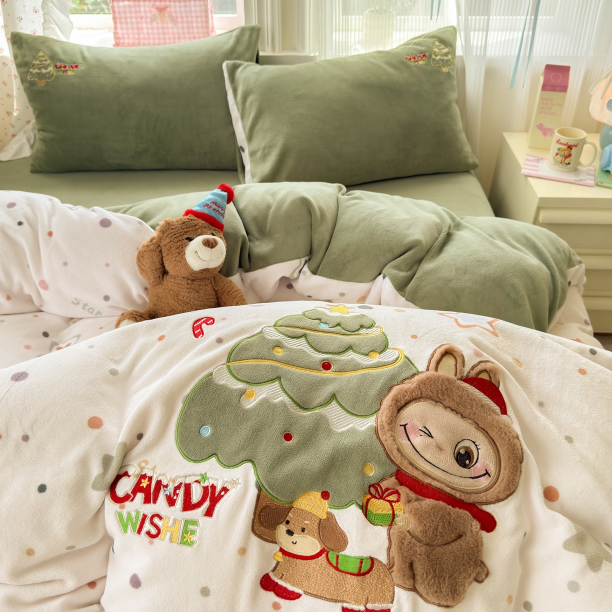 91家纺网 家纺一手货源 找家纺 （总）优彩 2025新款牛奶绒绣花四件套毛巾绣贴布绣牛奶绒四件套