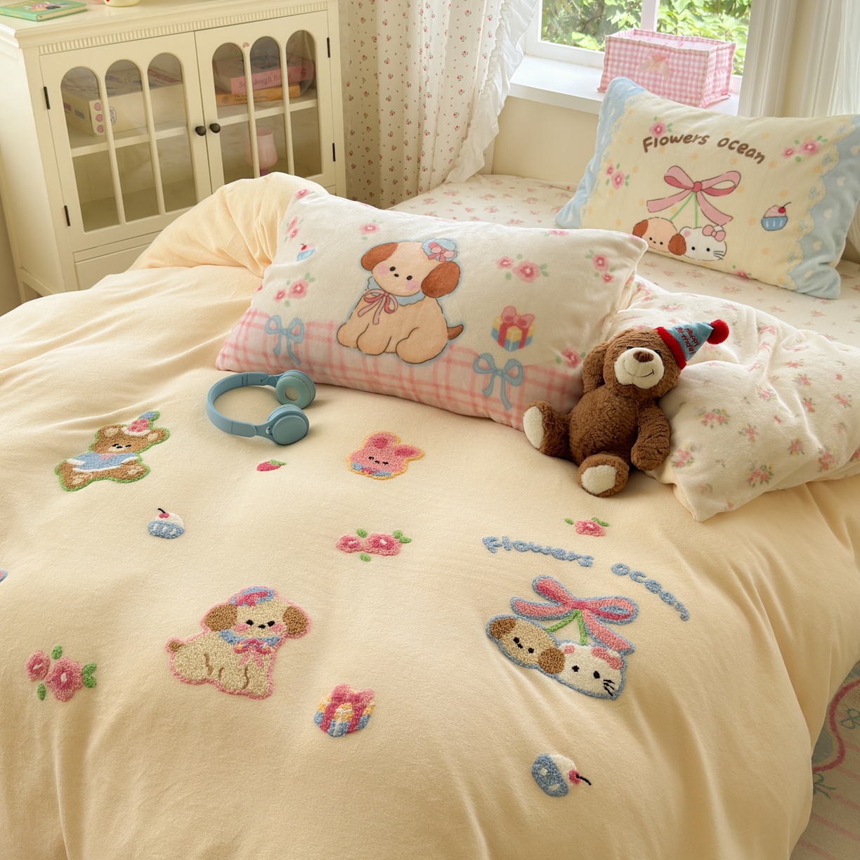 91家纺网 家纺一手货源 找家纺 优彩 2025新款牛奶绒绣花四件套毛巾绣贴布绣牛奶绒四件套 毛绒森林