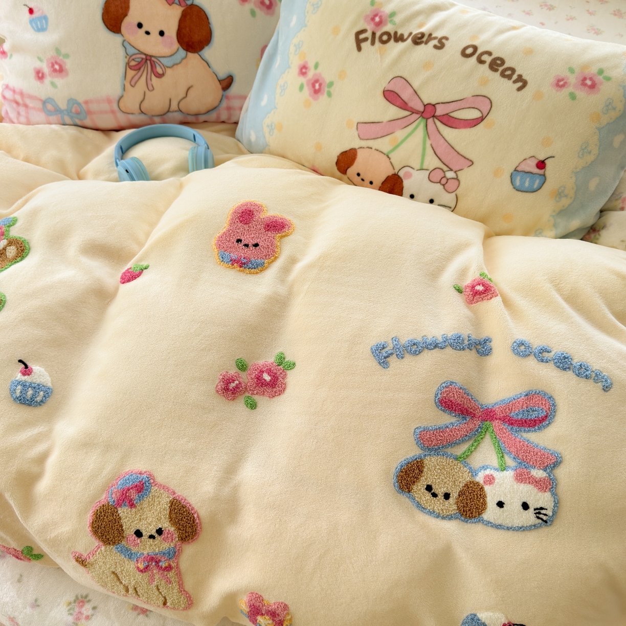 91家纺网 家纺一手货源 找家纺 优彩 2025新款牛奶绒绣花四件套毛巾绣贴布绣牛奶绒四件套 毛绒森林