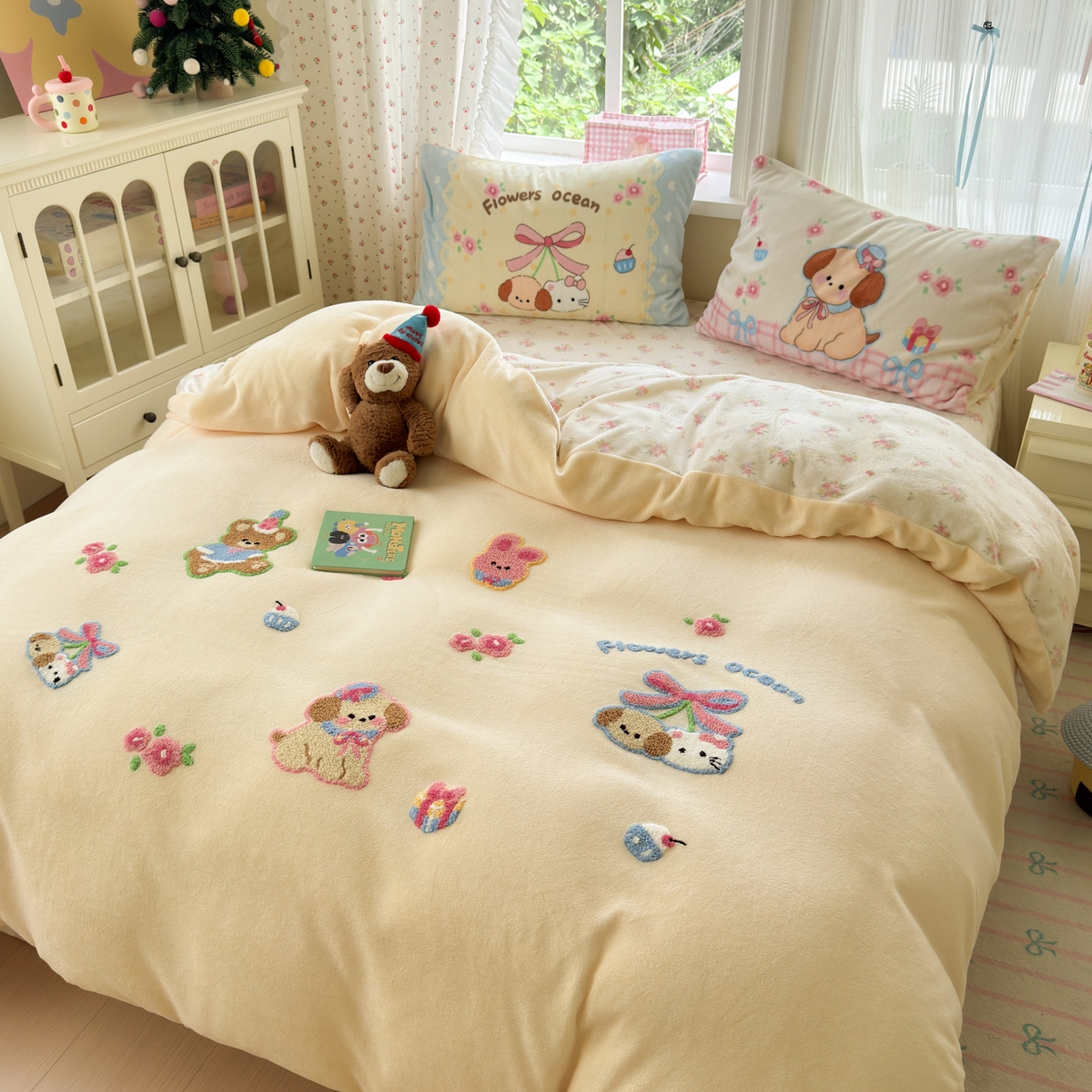 91家纺网 家纺一手货源 找家纺 优彩 2025新款牛奶绒绣花四件套毛巾绣贴布绣牛奶绒四件套 毛绒森林